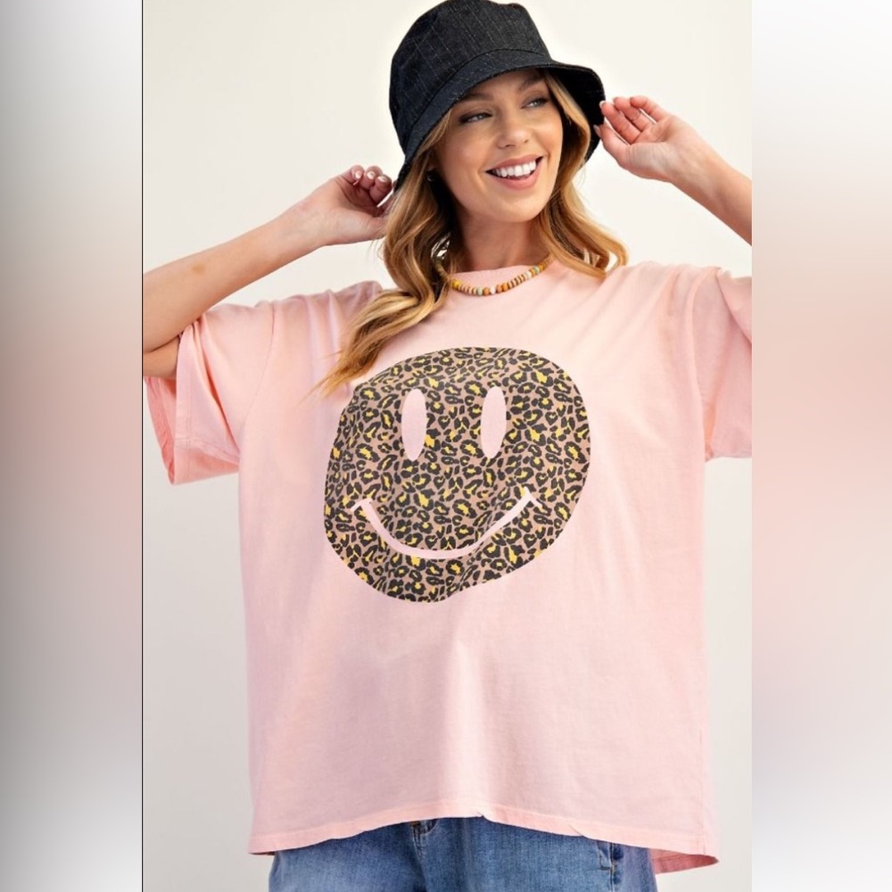 849 🌻 EASEL HAPPY FACE light coral PRINT WASHED COTTON TOP
